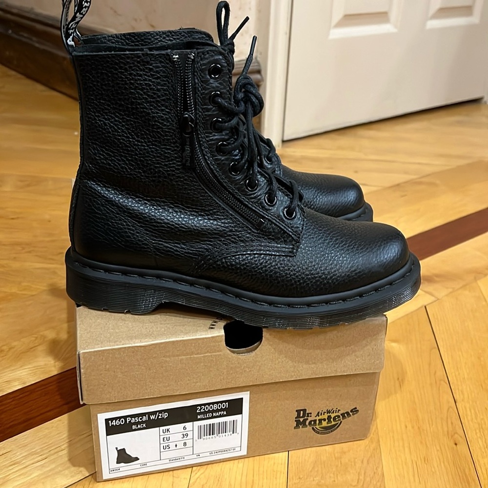 Dr. Martens 1460 Pascal with zip